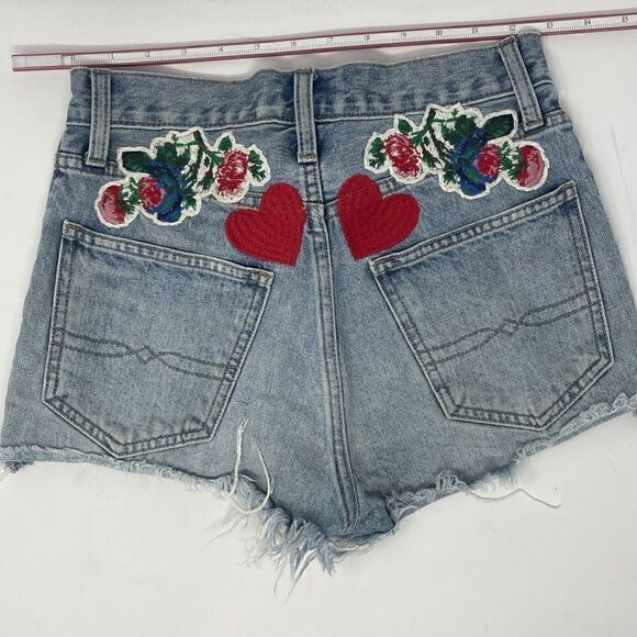 Lucky Brand Embroidered cutoffs shorts Sz 00/24 - Picture 2 of 5